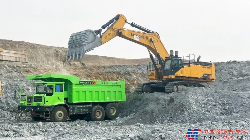 高速公路摊铺机：型号参数解析与选型要点**